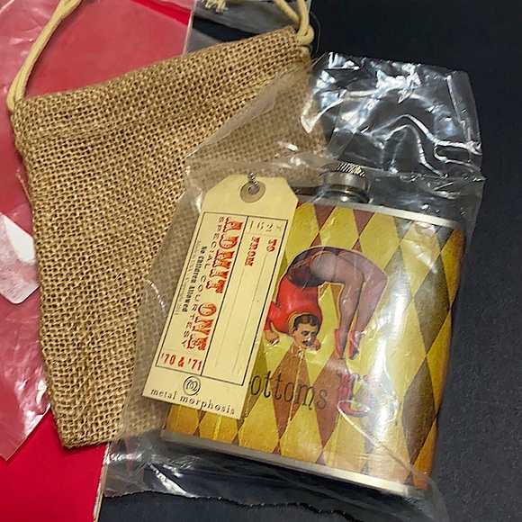 🖤NEW💕Metal Morphosis Bottoms Up flask - Picture 2 of 9